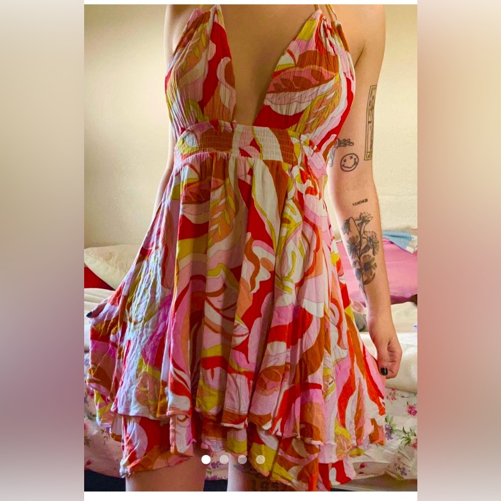 Fresh and sexy vacation dress, NEW WITH TAGS
VTDO4